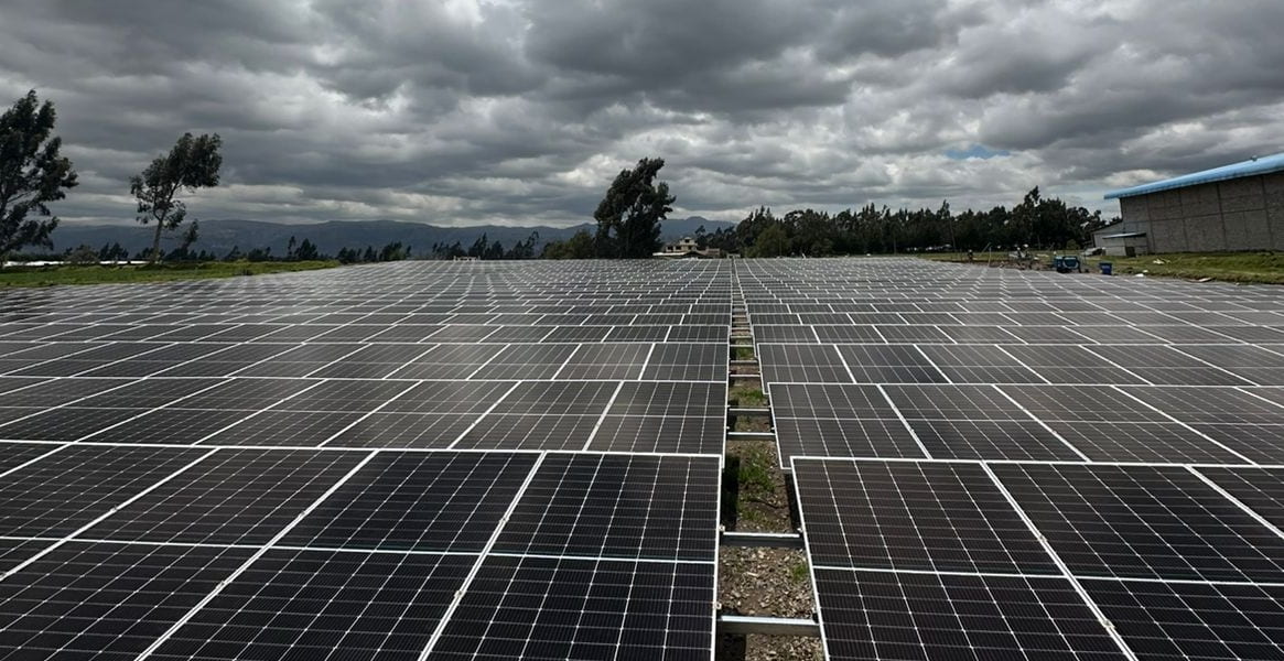 Rooftop Industrial 800KWp On Grid Solar Power System In Ecuador